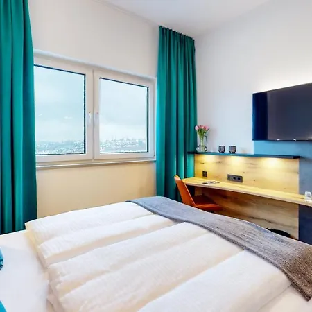 Point 7 3* פולדה